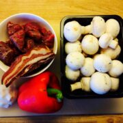 Dejlig opskrift på gryde med kalvemørbrad og bacon. Foto: Guffeliguf.dk.
