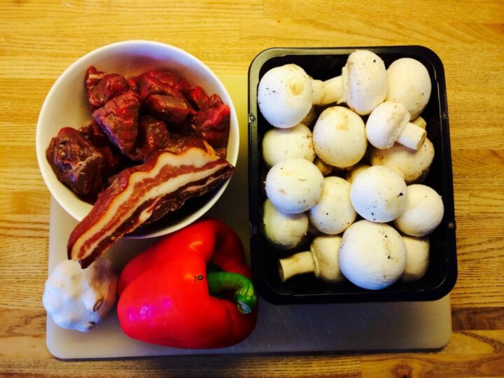Dejlig opskrift på gryde med kalvemørbrad og bacon. Foto: Guffeliguf.dk.