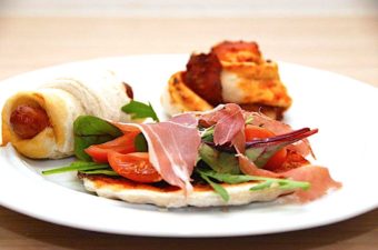 gode pizzasnegle pølsehorn minipizzaer opskrift