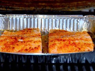 Grillet laks i gasgrill