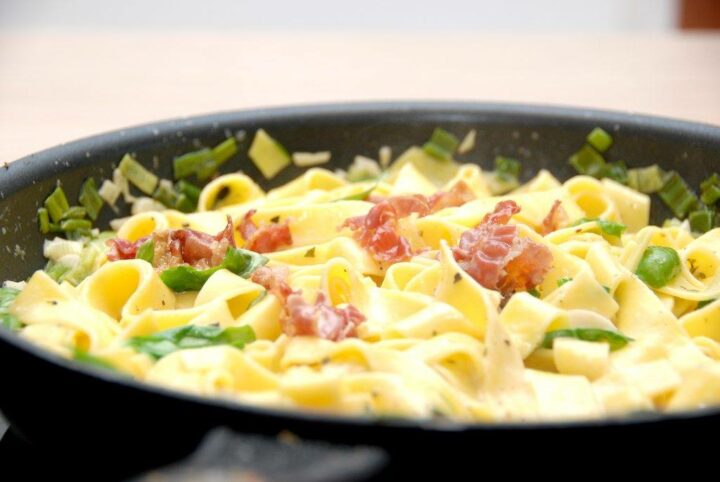 pasta med parmaskinke