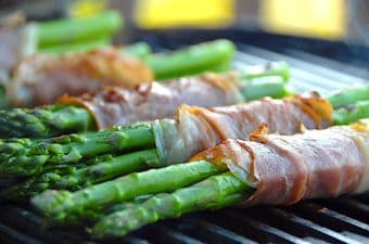 billede med grillet asparges med parmaskinke