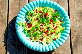 billede til sommersalat med spidskål og ribs