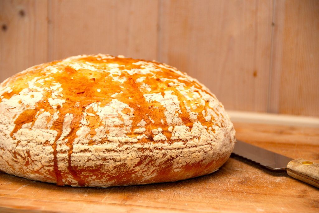Sødmælksbrød i hævekurv (franskbrød)