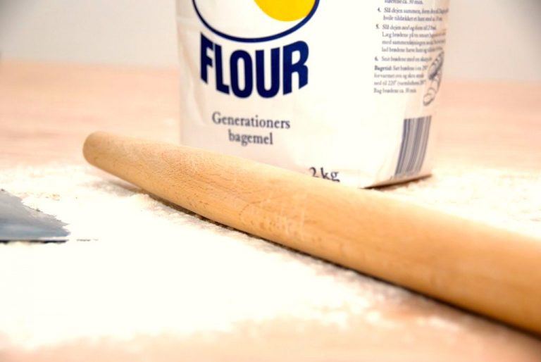 Kagefigurer hører til julens bagværk, og her er det bare med at bruge fantasien. Kagefigurerne kan udstikkes i mange former, inden de bages og til sidst pyntes med glasur. Genrefoto: Guffeliguf.dk.