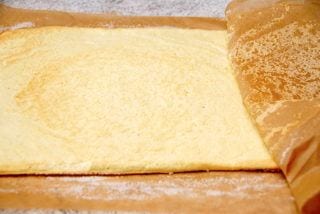 billede med færdigbagt dej til hindbærroulade