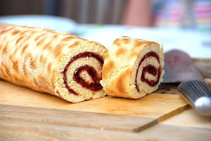 billede med nem og hjemmelavet hindbærroulade