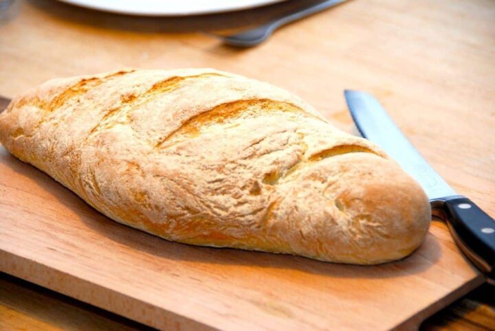 Lækkert og sprødt durumbrød, der er et supr godt madbrød, som stammer fra Italien. Nemt at bage. Foto: Guffeliguf.dk.