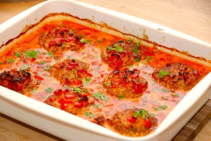 Billederesultat for hakkebøffer med baconflødesovs