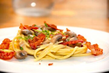 Billede af pasta med champignonsauce.