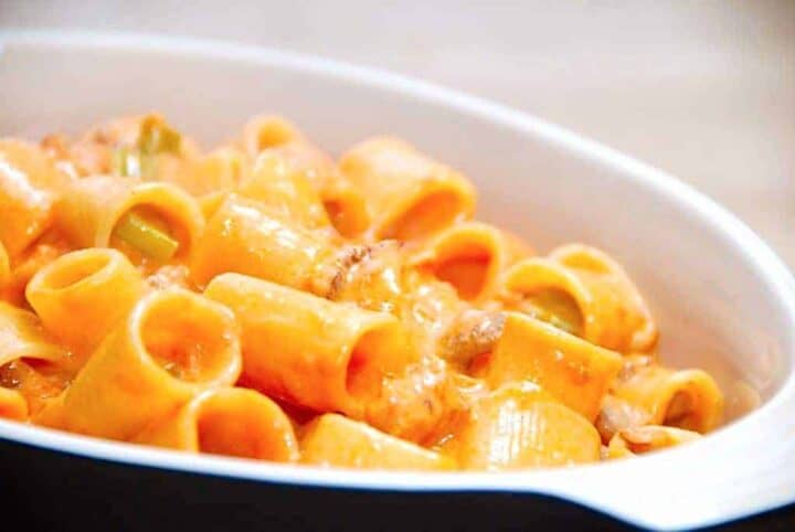 pasta fløde tomatsauce med bacon