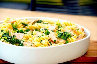 laks med spinat og pasta