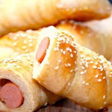 billede med pølsehorn bagt med fuldkornsmel