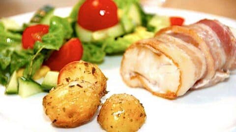 fisk svøbt i bacon