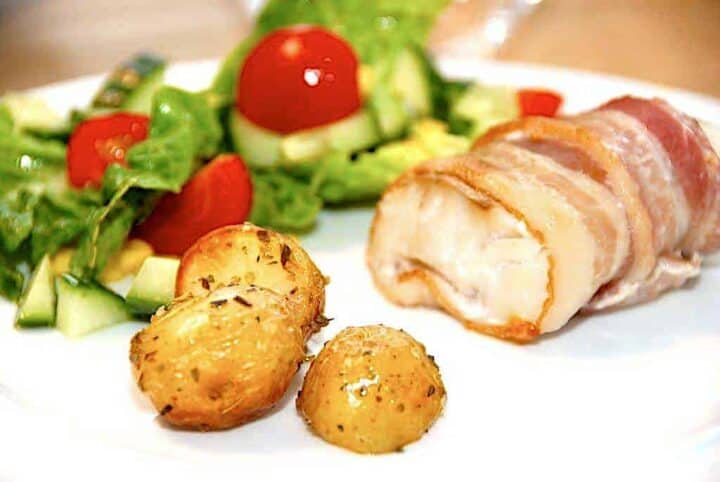 fisk svøbt i bacon