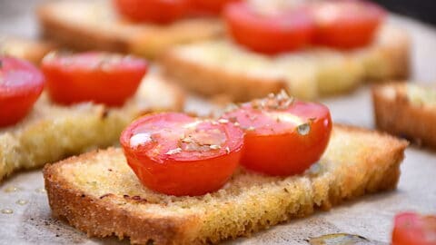 billede med hvidløgsbrød