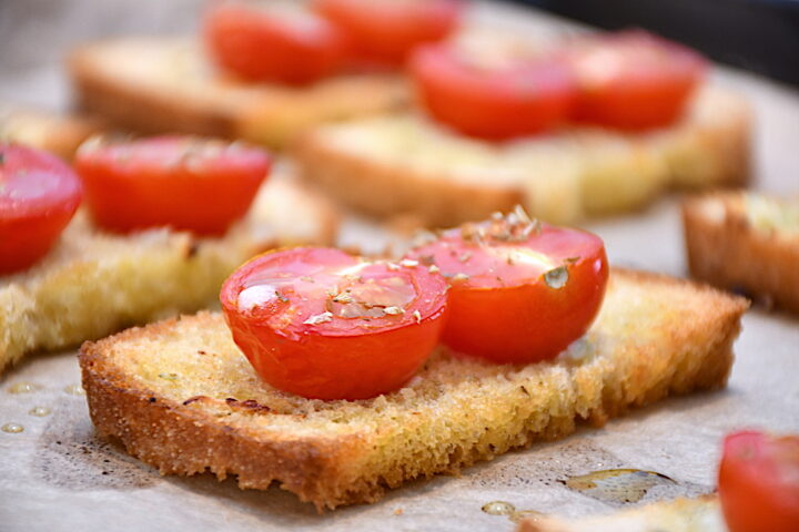 billede med hvidløgsbrød