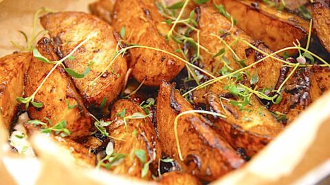 billede med karamelliserede kartoffelbåde