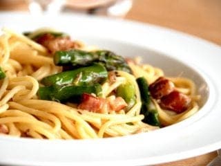 Billede resultat for spaghetti med bacon og cremet flødesauce