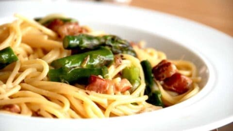 Billede resultat for spaghetti med bacon og cremet flødesauce