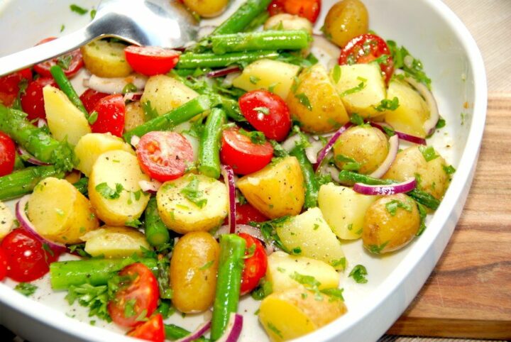 kartoffelsalat med asparges