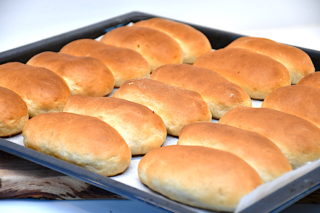 hjemmebagte pølsebrød