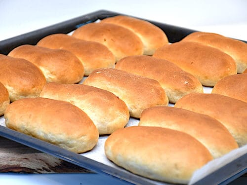hjemmebagte pølsebrød