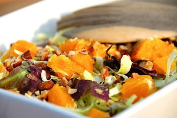 sommersalat med spidskål og appelsin