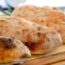 Super sprøde ciabattabrød, der er klassiske madbrød fra Italien. Brødene bliver luftige og med store huller, som mange godtt kan lide ciabattabrødene. Opskirften giver disse tre lækre brød. Foto: Madensverden.dk.