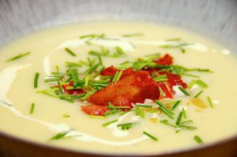Billede af kartoffel porre suppe.
