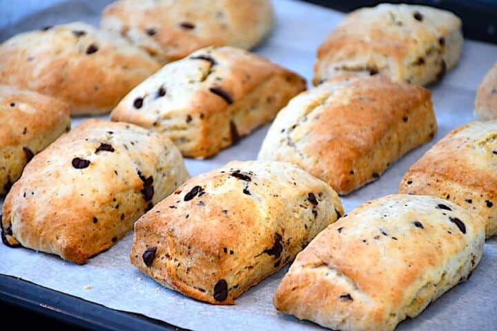 scones med chokolade