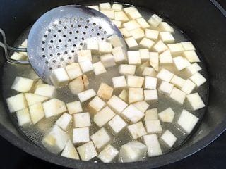 kogning af selleri i gryde