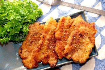 Billede af paneret flæsk og husmandskoteletter.