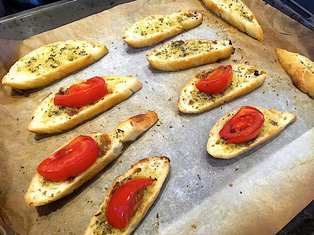 billede bruschetta lavet af ciabattabrød