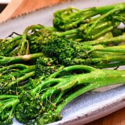 Billede med aspargesbroccoli bimi broccolini.