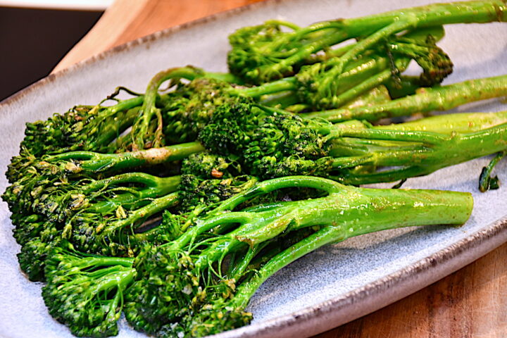 Billede med aspargesbroccoli bimi broccolini.