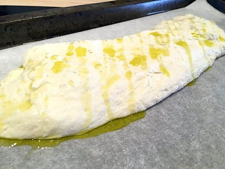 ciabattabrød på bageplade