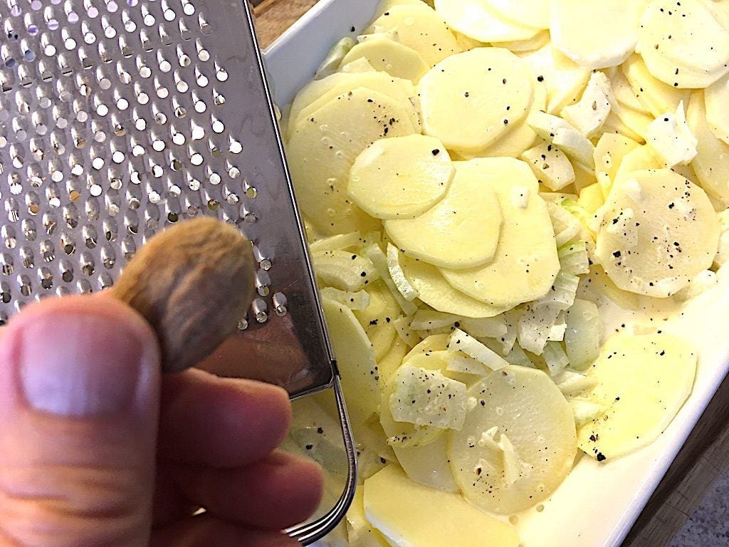 billede med muskatnød til flødekartofler