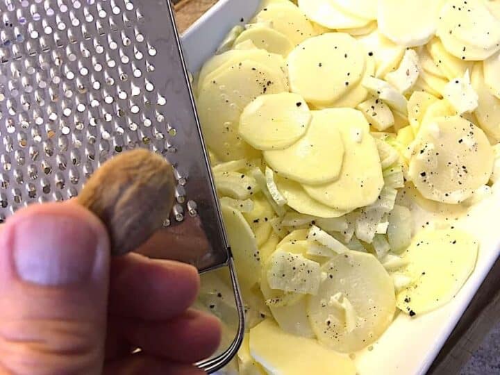 billede med muskatnød til flødekartoflerne