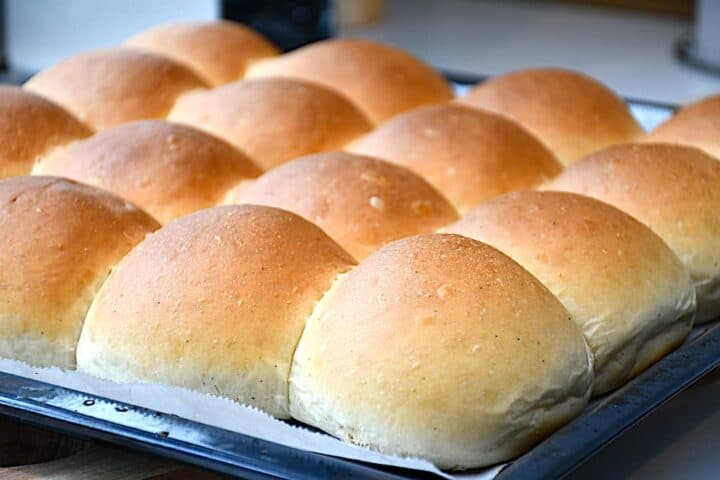 store og luftige hvedeboller til varme hveder