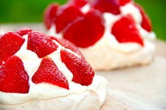 Billed resultat for mini pavlova md jordbær