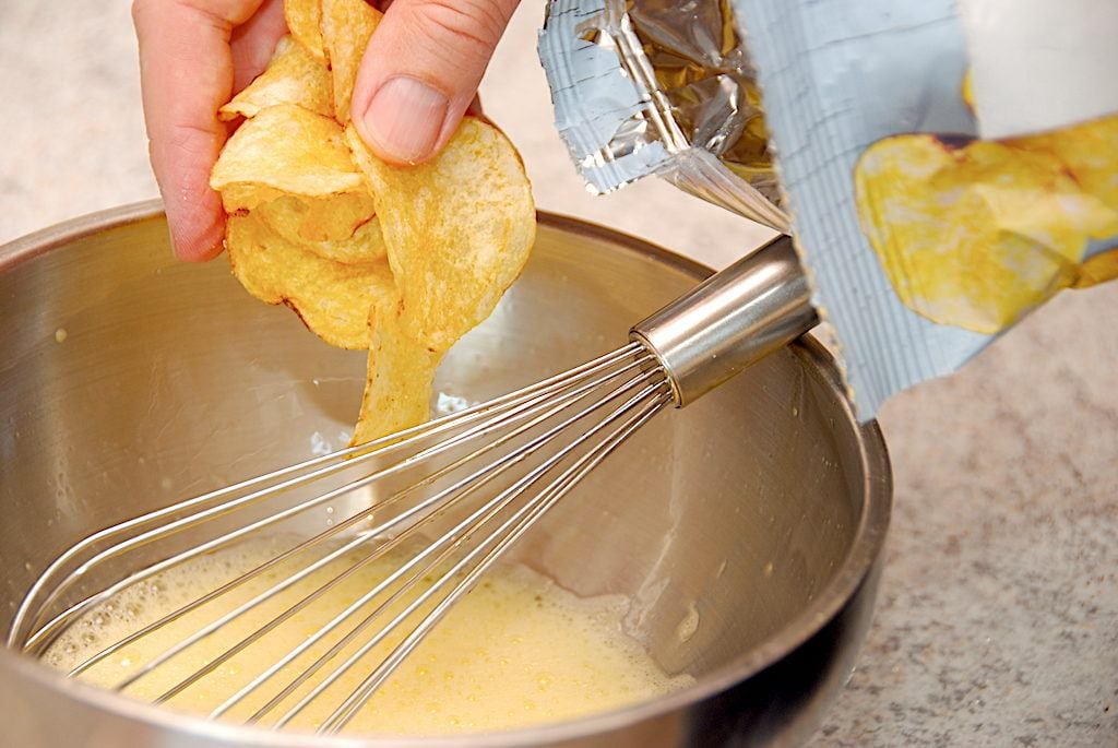 billede med kartoffelchips i æg