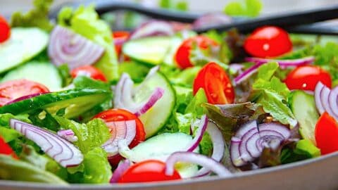 Billede med sommersalat.