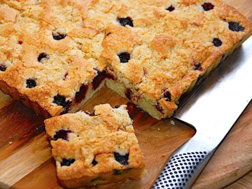 billede med brombærkage med crumble