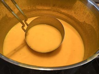 billede med færdigkogt græskarsuppe