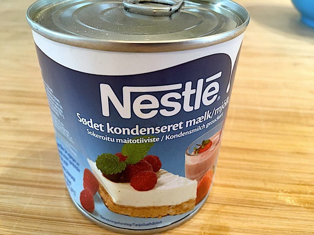 billede med kondenseret mælk til drømmekage