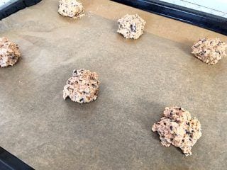 billede med cookiedej på bageplade