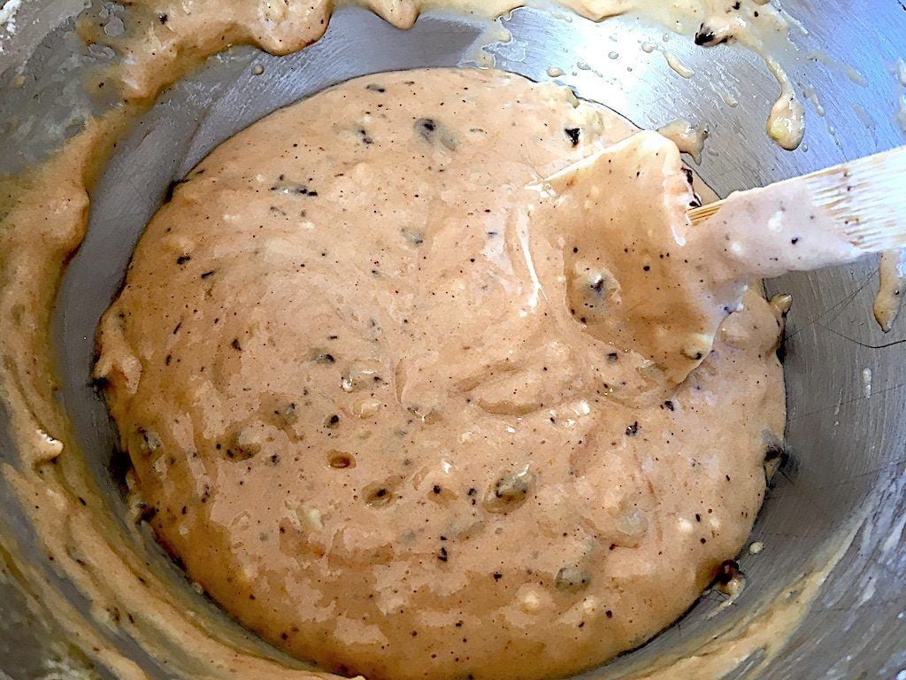 billede med færdig dej til bananmuffins