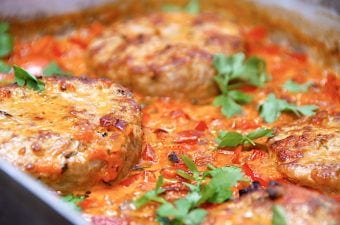 billede med karbonader i fad