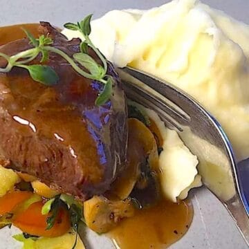 Svinekæber i gryde med madeira og sauce